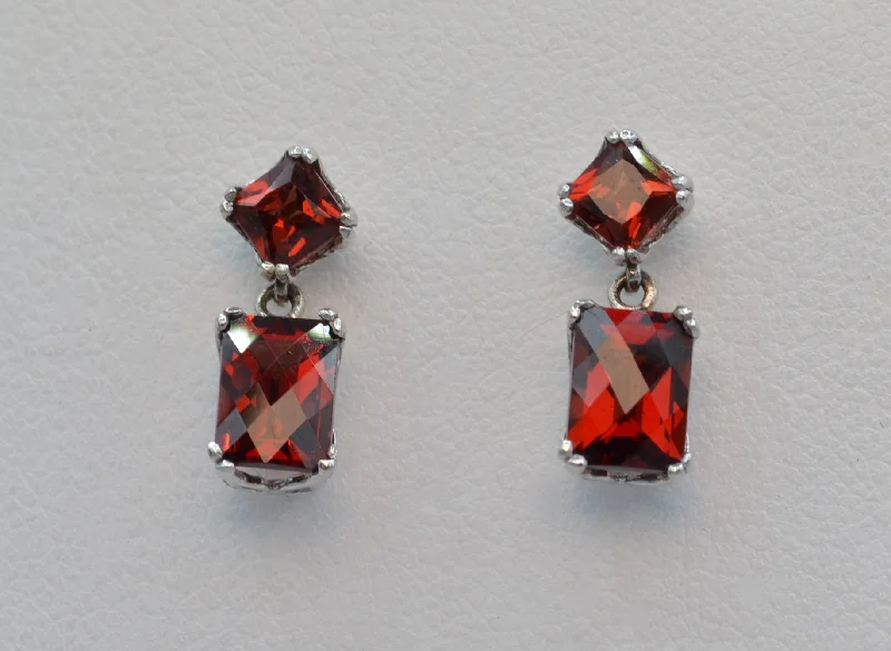 Ladies Earrings with Coral Shine-14K white gold Garnet earrings