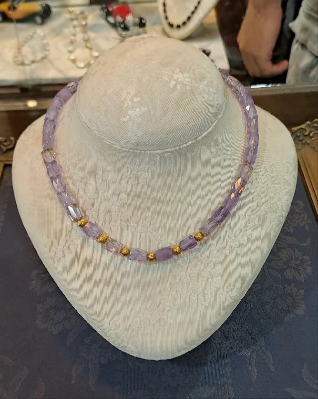 Ladies tropical breeze necklaces -Necklace in 18k Gold with Amethyst