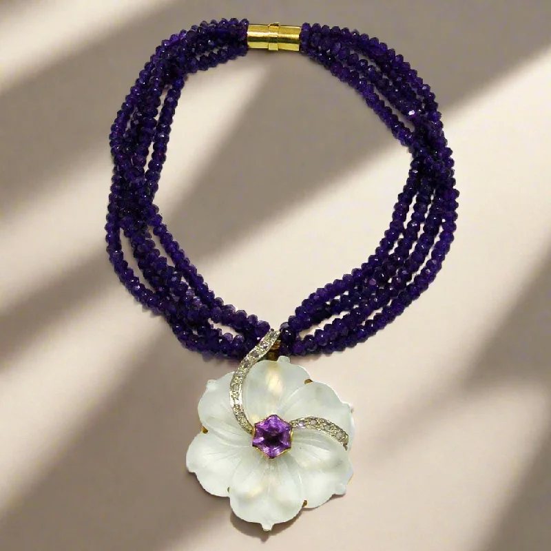 Ladies wanderlust journey necklaces -Necklace in 18k gold Rock crystal flower with diamonds and amethyst