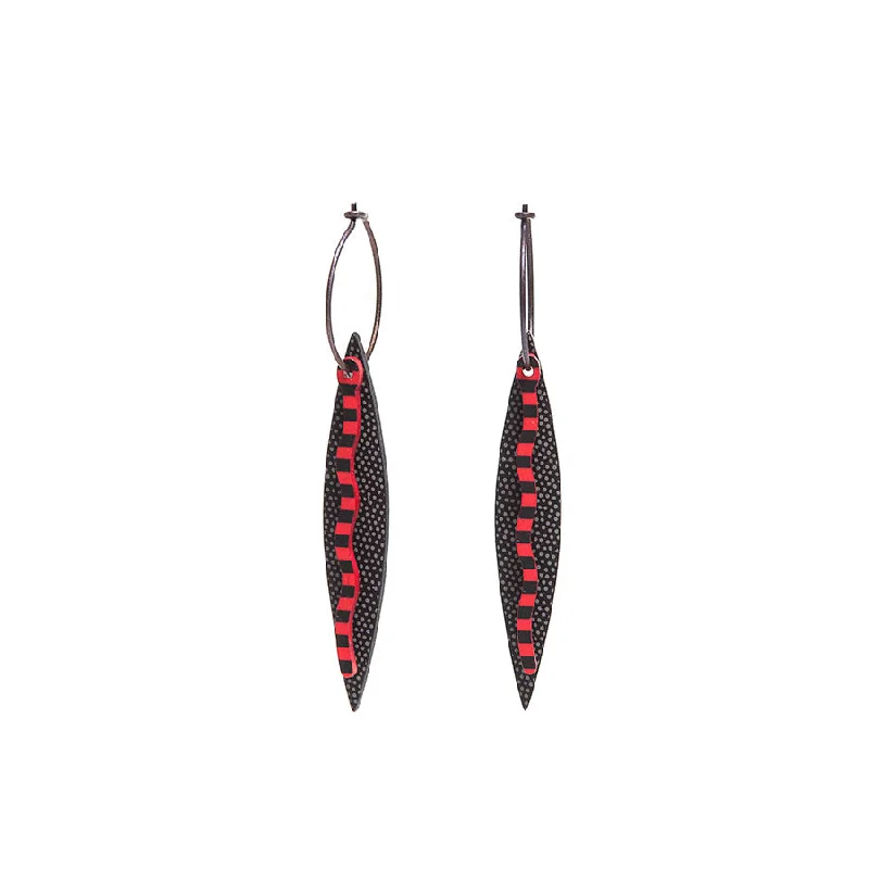 Ladies Earrings for Grandma Shine-Lene Lundberg Narrow Double Black/Red Leaf Earrings