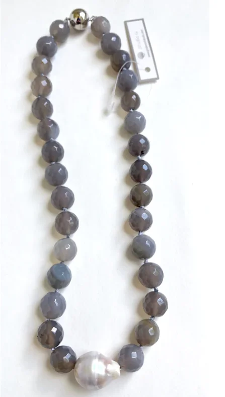 Ladies nature’s breath necklaces -Necklace - Labradorite Stones & White Baroque Pearl