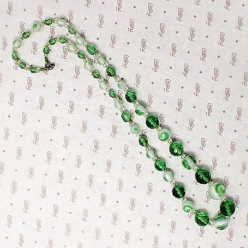 Ladies striking fashion necklaces -Fresh & Vivid Green Glass Bead Necklace